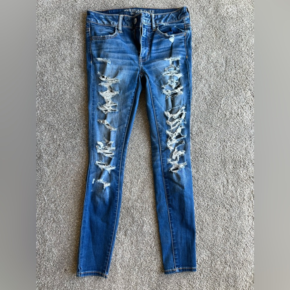 American Eagle destroyed jeggings — medium blue denim, size 6
